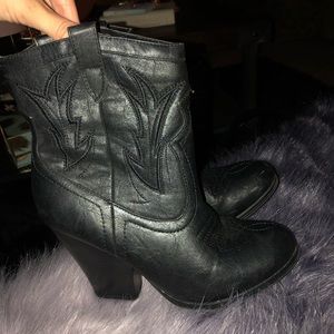 Size 6 1/2 shiekh black boots